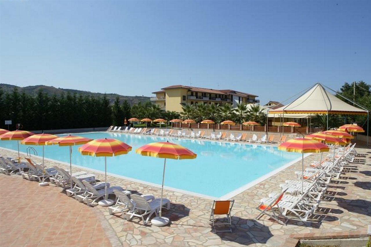 Artemis Hotel